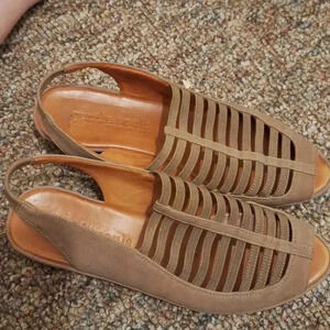 Gentle Souls by Kenneth Cole sandal